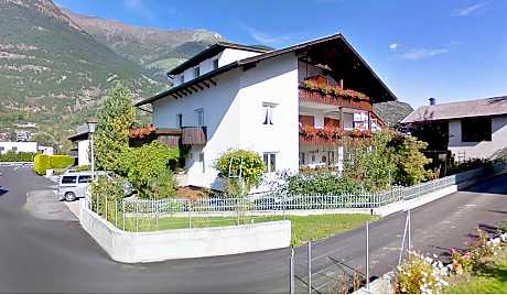 Bike Hotel Vinschgau Ferienwohnungen Haus Schlossblick Bike Hotel Vinschgau Ferienwohnungen Haus Schlossblick